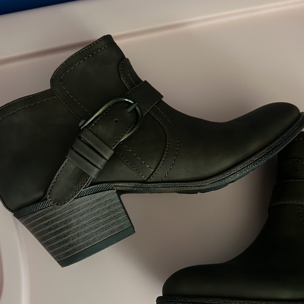 Boots - Picture 2 of 3